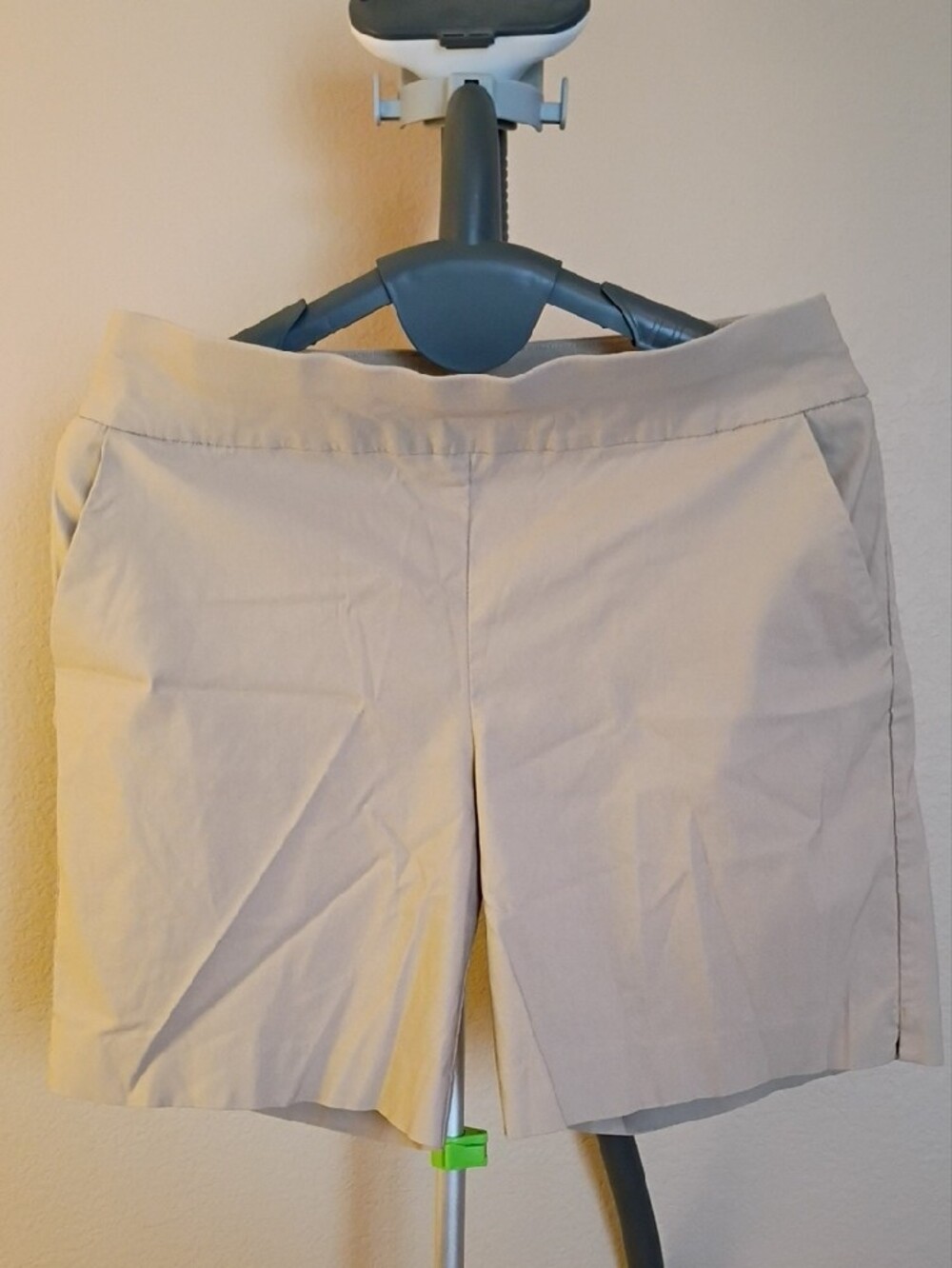 New York & Company Beige High-Waist Chino Shorts Size L